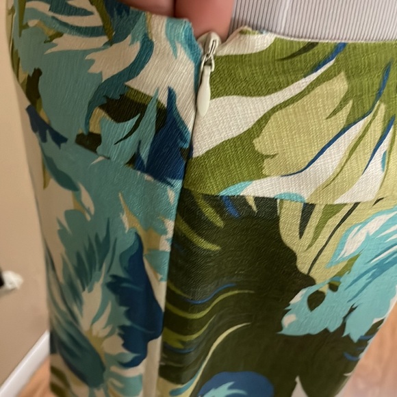 Skirt - Picture 2 of 7